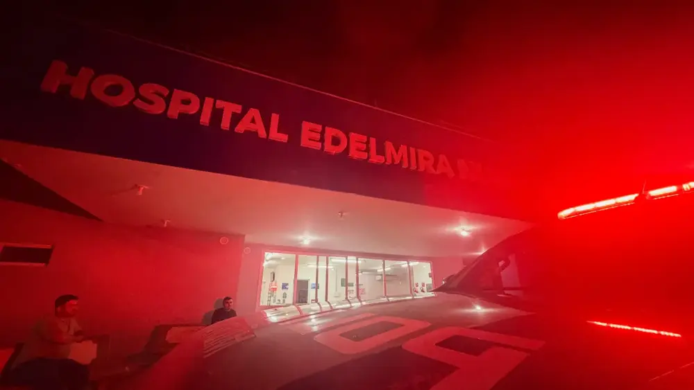Jovem de 20 anos é morto a tiros ao atender chamado no portão