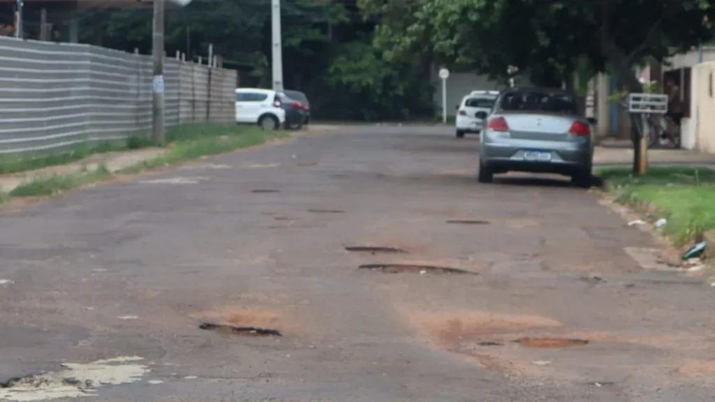 Prefeita anuncia novo contrato para tapa-buracos em Campo Grande