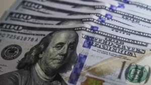 Dólar cai a R$ 5,16 com dados de emprego no Brasil e EUA