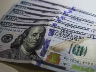 Dólar sobe com tensão no Oriente Médio e fecha a R$ 5,17