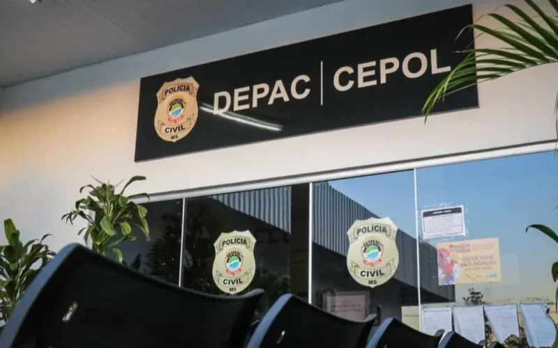 Menino de 6 anos é achado sozinho em casa e mãe vai à delegacia