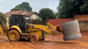 Chuvas em Três Lagoas: cratera abre e desfile é adiado
