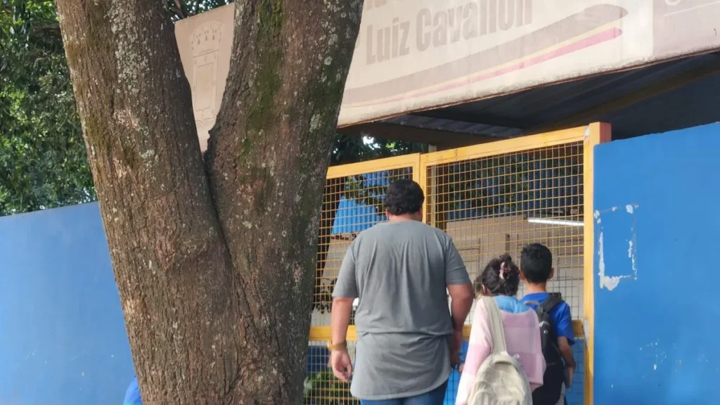 Furto de fiação elétrica suspende aulas em seis turmas no Jardim Botafogo