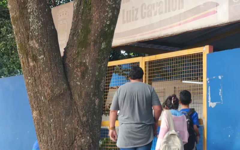 Furto de fiação elétrica suspende aulas em seis turmas no Jardim Botafogo