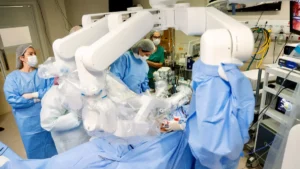 MS lidera cirurgia robótica inédita com Chile e Panamá
