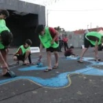 Crianças pintam rua da Cidade da Copa em Campo Grande