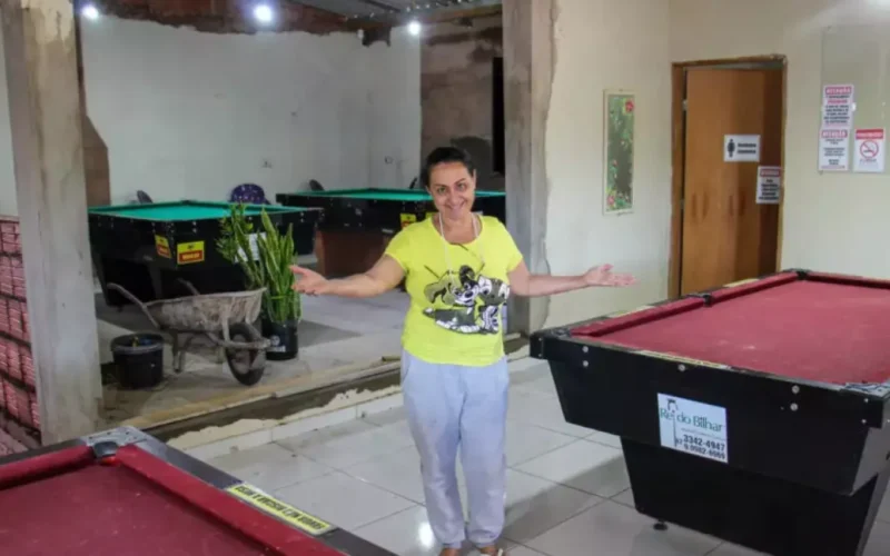Cozinheira vende carro para criar bar e fatura até as 2h