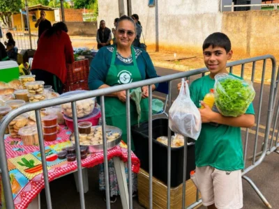 Lixo vira moeda para comprar alimentos em projeto escolar