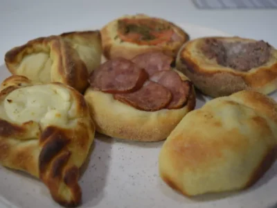 Desemprego vira negócio: casal faz 400 esfihas/dia