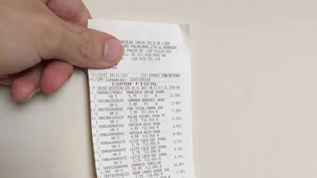 CPF na nota pode render R$ 300 mil em sorteio desta terça