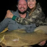 Casal pesca jaú de 25 kg em noite de lua no Pantanal