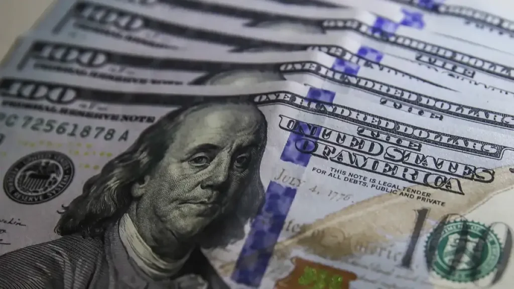 Dólar sobe a R$ 5,20 com sanções dos EUA e cautela no mercado