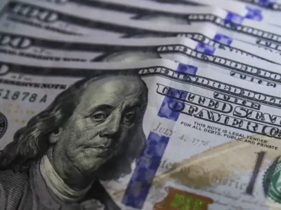 Dólar sobe a R$ 5,20 com sanções dos EUA e cautela no mercado