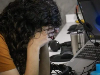 Ansiedade afeta rotina de 72% dos leitores, aponta enquete
