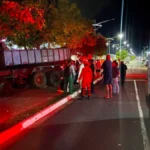 Caminhão perde freio, atinge 3 carros e fere dois em Coxim