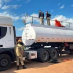 PRF abre fundo falso em caminhão-tanque, mas não encontra drogas