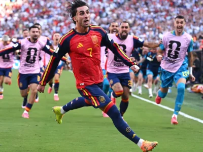 Gol na prorrogação dá à Espanha o bicampeonato da Copa