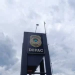 Mulher escapa enquanto companheiro dorme e homem é preso