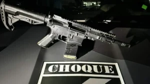 Fuzil americano M4 é encontrado abandonado em avenida de MS