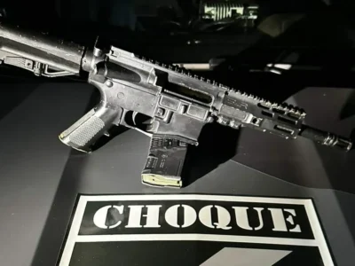 Fuzil americano M4 é encontrado abandonado em avenida de MS