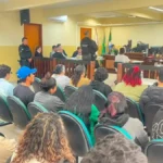 Júri condena três e absolve jovem por morte de pintor enterrado