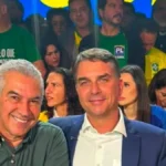 Com Riedel e Reinaldo, PL oficializa candidatura de Flávio Bolsonaro
