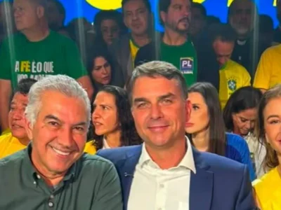 Com Riedel e Reinaldo, PL oficializa candidatura de Flávio Bolsonaro
