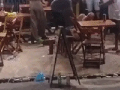 Briga generalizada em conveniência viraliza; veja o vídeo