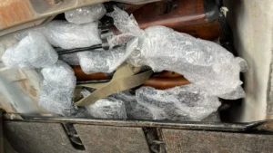 Policial paraguaio é preso com 20 fuzis para o Rio