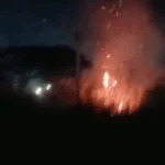 Incêndio em terreno baldio cobre bairro de Campo Grande com fumaça