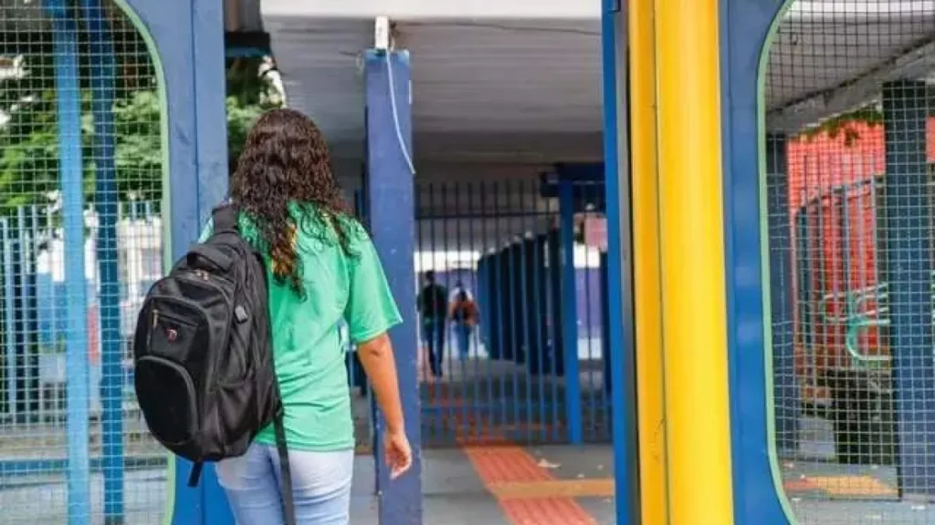 Ensino médio melhora no Ideb, mas aprendizado recua em MS