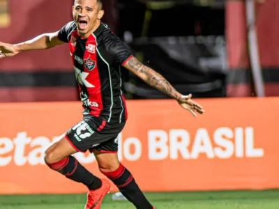 Vitória goleia Athletico-PR por 4 a 0 e avança às quartas da Copa do Brasil