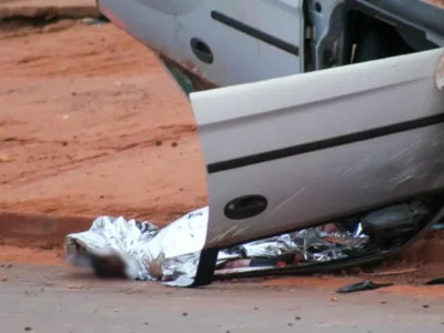 Motorista capota carro e morre após sair de conveniência em Campo Grande