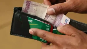 Brasileiros têm R$ 5,1 bi esquecidos em bancos