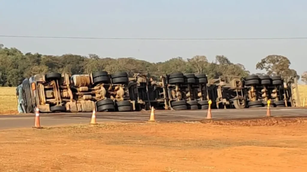 BR-436 segue bloqueada por vazamento de etanol até quinta