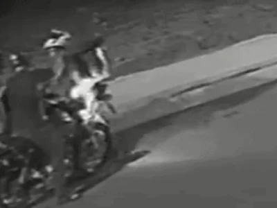 Dupla armada rouba moto e capacete de entregador em Campo Grande