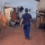 Carreta com milho tomba, pega fogo e é destruída em Sidrolândia