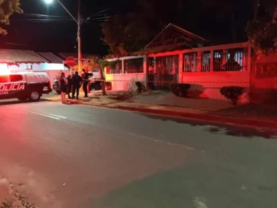 Homem é morto e outro baleado na cabeça em ataque duplo