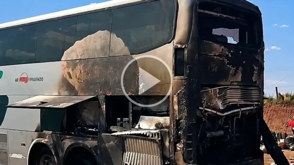 Ônibus pega fogo em Jaraguari e passageiros são retirados às pressas