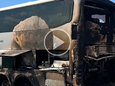 Ônibus pega fogo em Jaraguari e passageiros são retirados às pressas